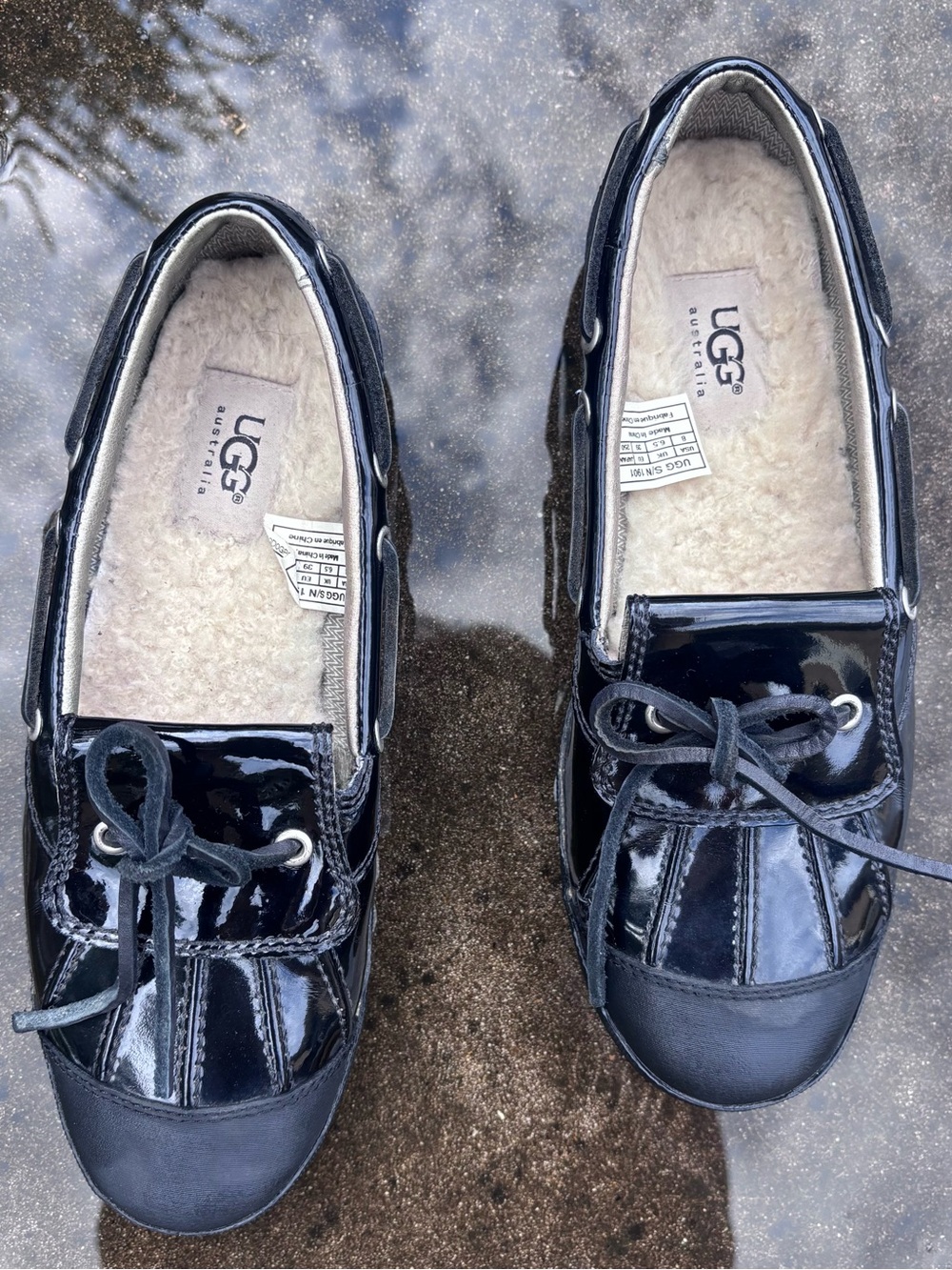 UGG Australia Ashdale Black Patent Duck Loafers - Size 8